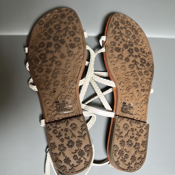 MAURICES WOMENS SNDALS SIZE 9 COLOR WHITE - Picture 4 of 5